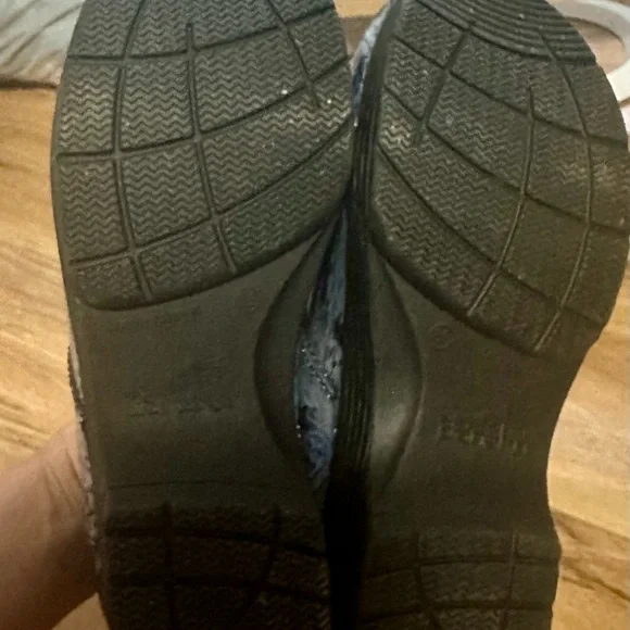 Brand new Dansko shoes! I love these my husband just doesn’t know my size! 😭 - Picture 4 of 4